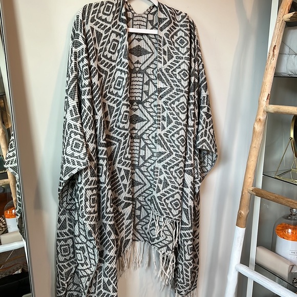 H&M Open Front Poncho - Picture 2 of 6